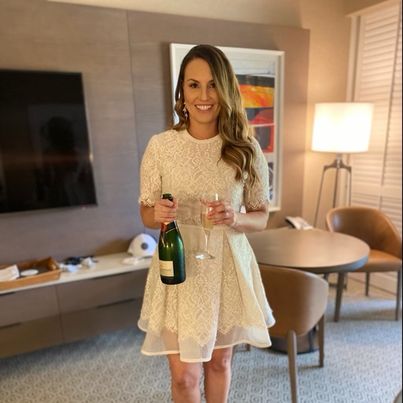 Meet your Posher, Laura - Picture 1 of 1